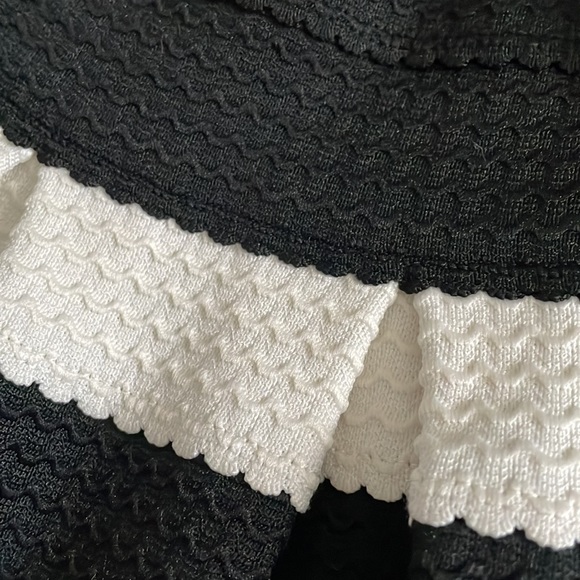 Moschino brand new skirt black white stripe US2 - Picture 3 of 9